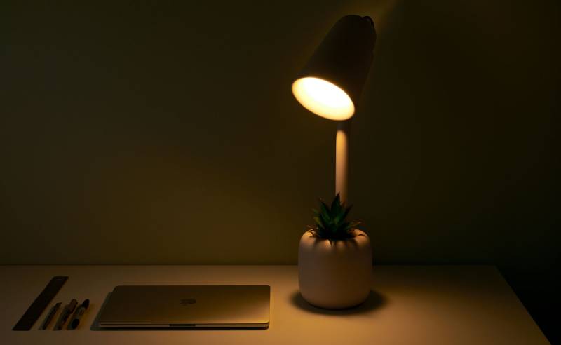 Suyo Table Lamp