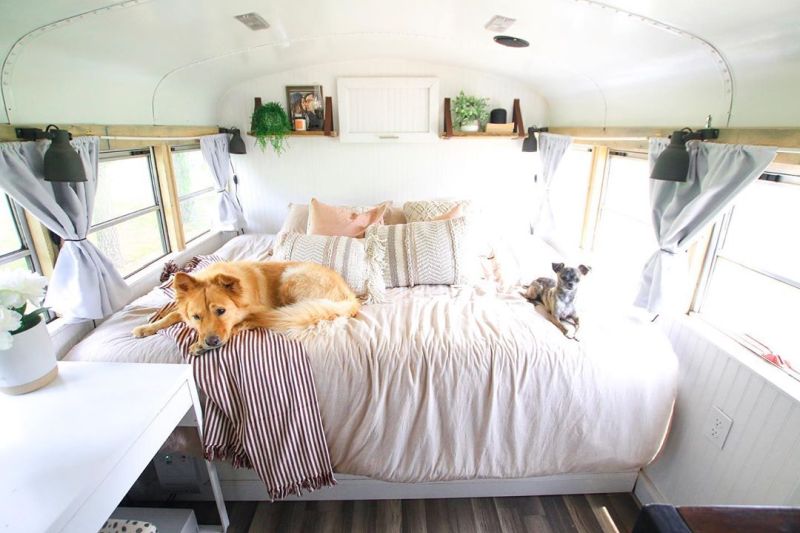 US Couple Transforms School Bus into Mobile Home for $16k