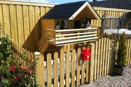 Affectionate Diyer Builds Wooden Dog House For His Pooch