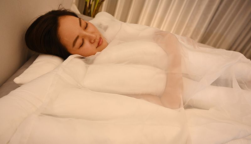 Golden Field Develops Unique Sleep-Enhancing Blanket with Noodle-Like Strands 