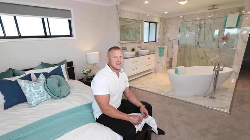 Wynnum Ensuite without Walls Auctioned for $1.9 million