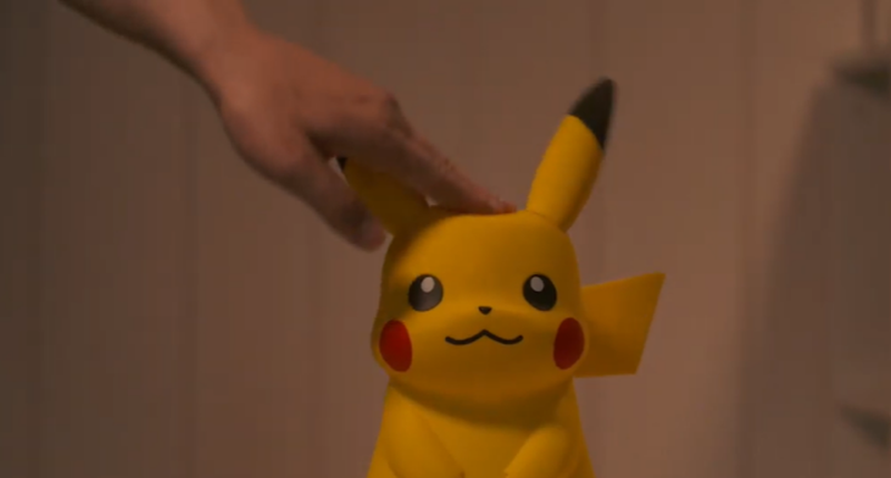 Pikachu Puni Light is Equipped with Communication and Dance modes
