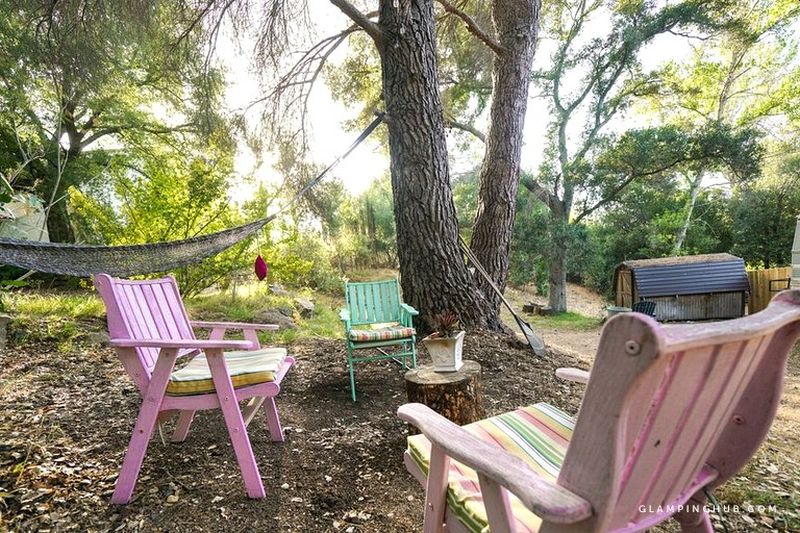 Converted School Bus Provides Amazing Glamping Experience in California