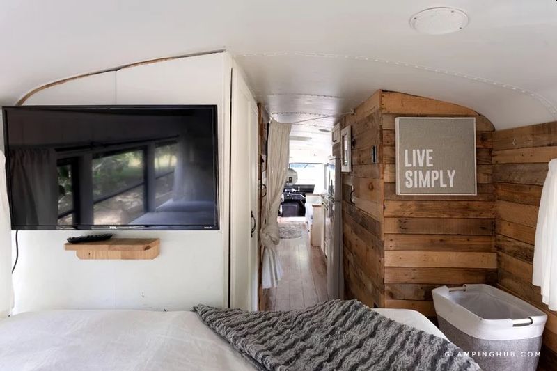 Converted School Bus Provides Amazing Glamping Experience in California