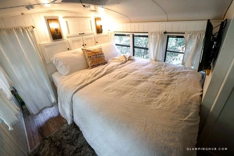 Converted School Bus Provides Amazing Glamping Experience in California