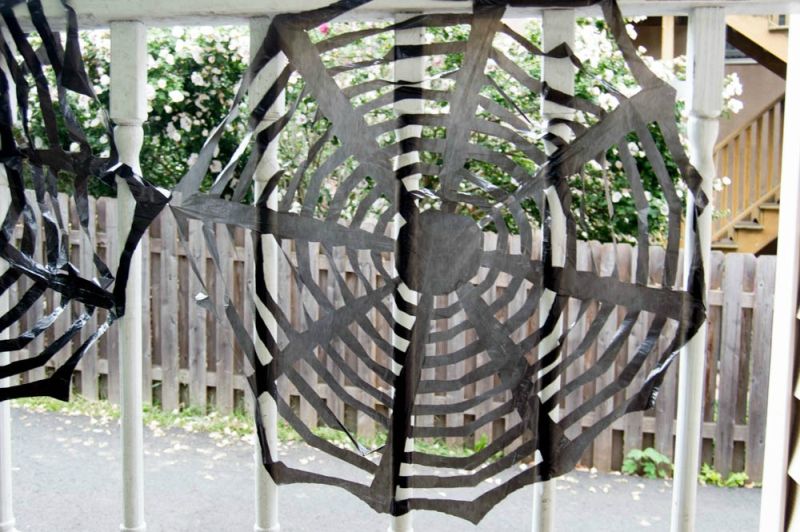 DIY Halloween Spider Web trash bag 