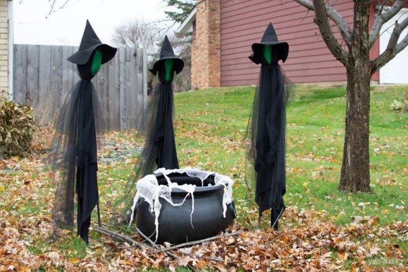 DIY Halloween witch décor