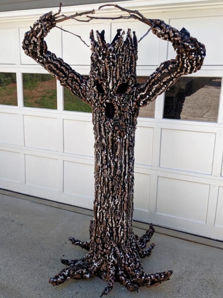 Easy DIY of Creepy Tree to Spook up Your Halloween