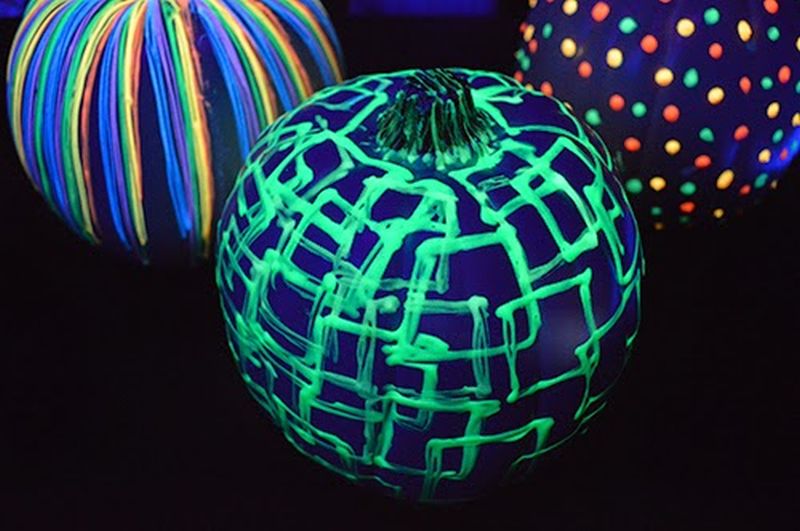 Glow in the Dark Pumpkins for outdoor halloween decor 