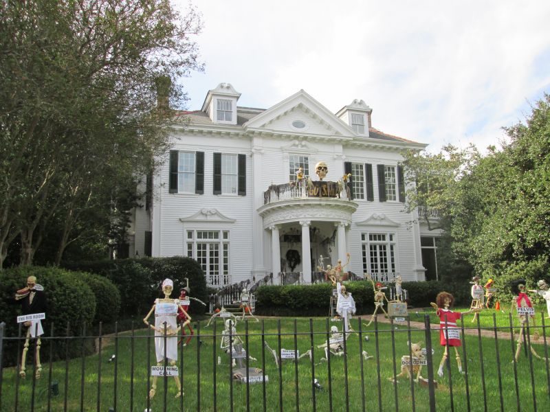 Skeleton family Halloween display