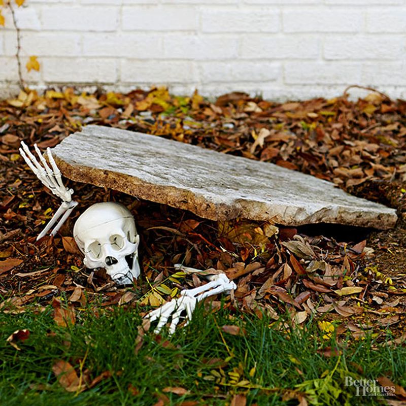 50+ Skeleton Halloween Decoration Ideas for Outdoors