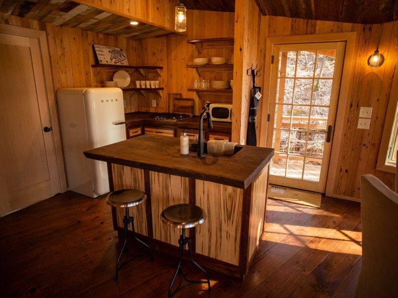 Take a Look of Millennium Falcon-Inspired Treehouse in North Carolina