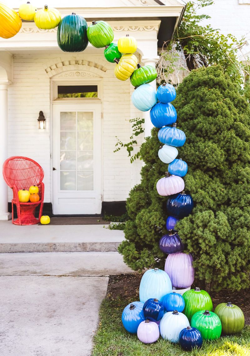 DIY Rainbow Pumpkin Arch to Jazz Up Entry of Your House for Halloween
