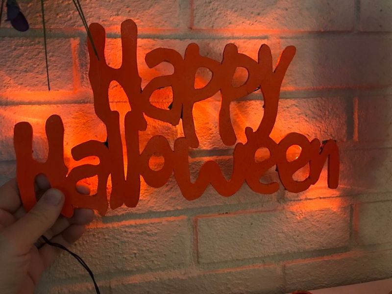 DIYer Shows How to Make a Lighted Halloween Wreath by Yourself 