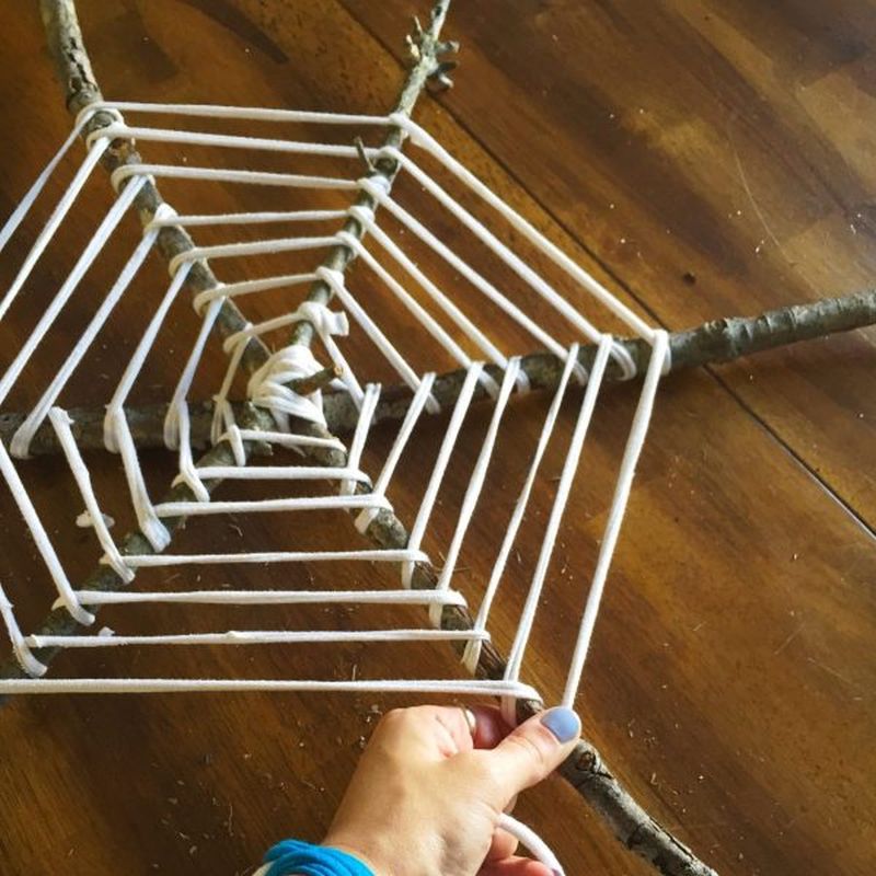 Easy-to-Make Spider Web Halloween Wreath for Front Door 