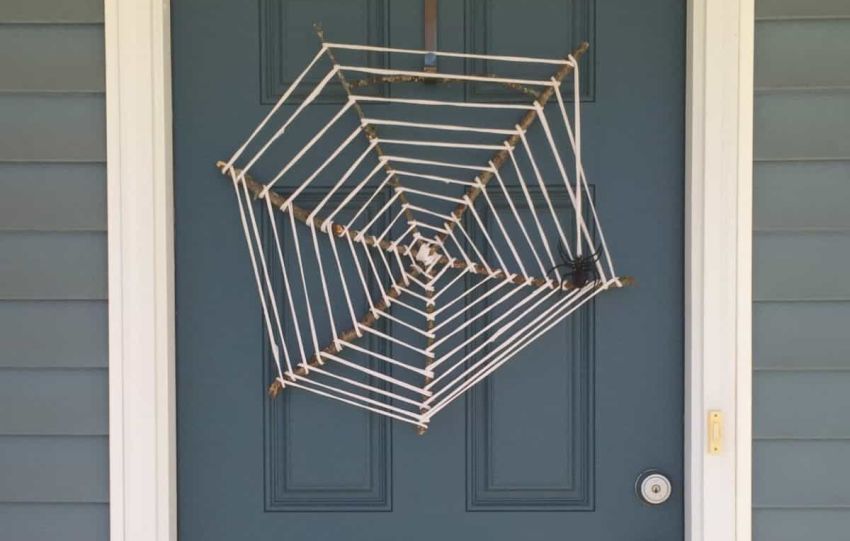 Easy-to-Make Spider Web Halloween Wreath for Front Door