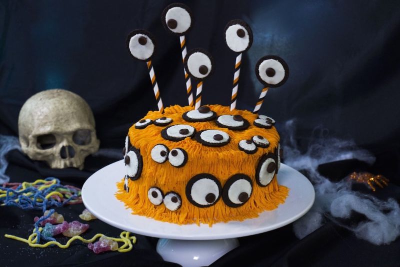 Hairy monster cake with Oreo eyes