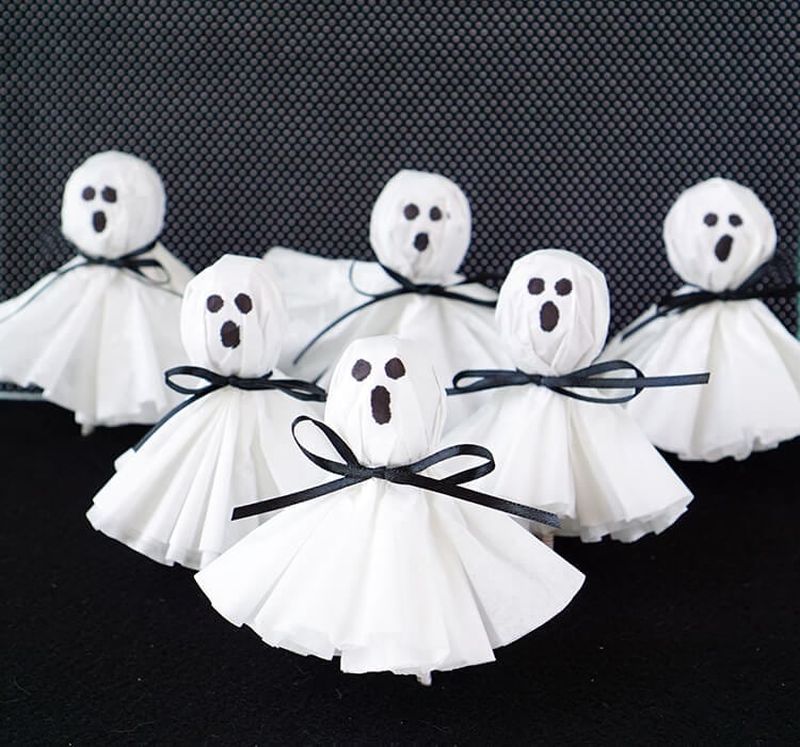 Lollipop ghosts Halloween crafts for kids 