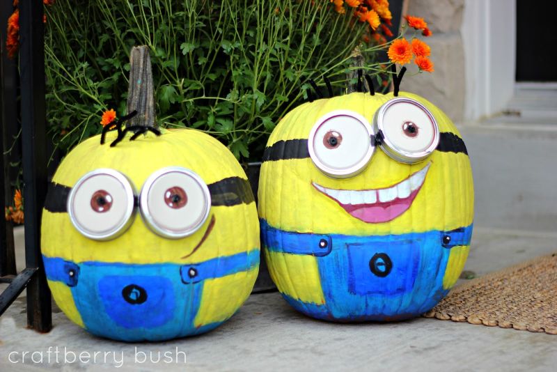 Minion pumpkin painting for Halloween 