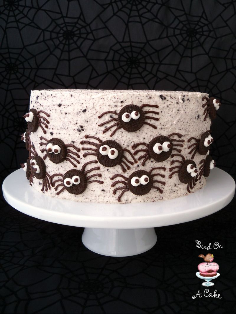 Oreo spiders Halloween cake