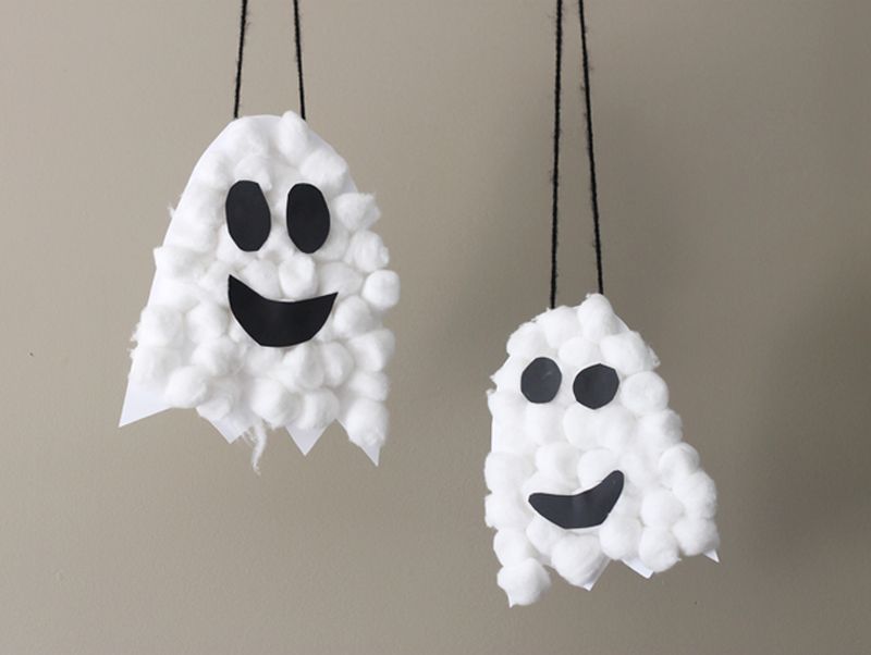 Puffy ghost Halloween craft for kids 