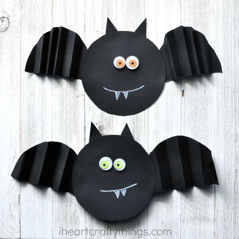 Simple fold paper bat Halloween craft for kids 