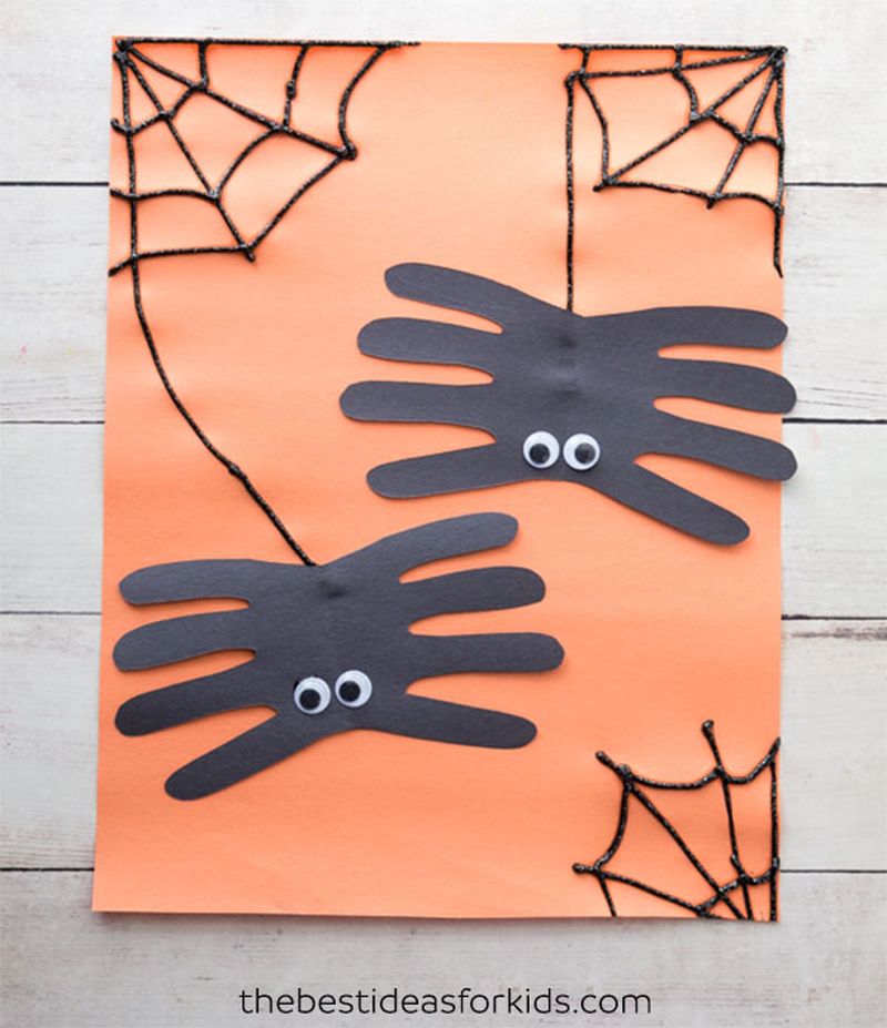 Spider handprint Halloween craft for kids 