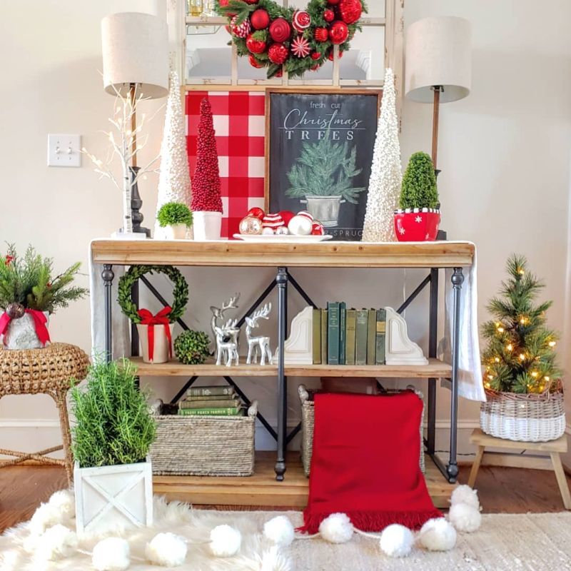 Impressive Christmas Entryway Decoration Ideas For 2019