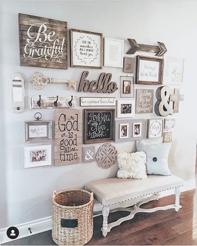 wall decoration in entryway for christmas