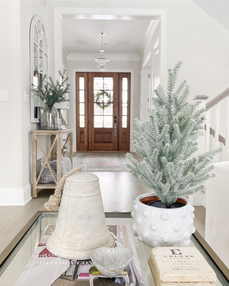 Christmas tree on entryway 