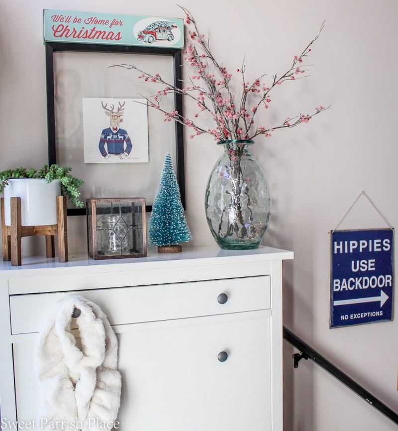 Boho-chic Christmas entryway decoration 