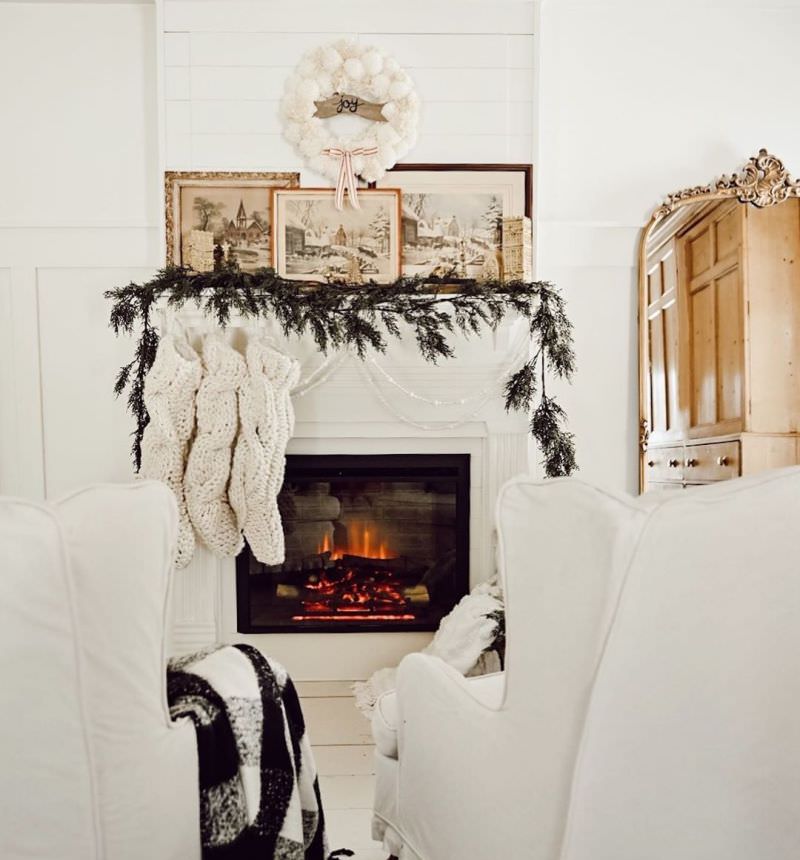 Fuss-Free Christmas Fireplace Mantel Decoration Ideas