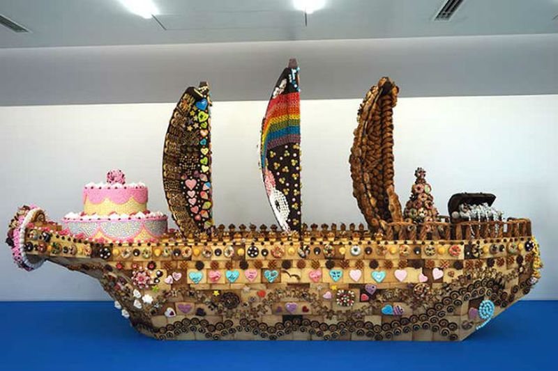 Japanese Students Make Boat-Shaped Cake from Handmade Sweets