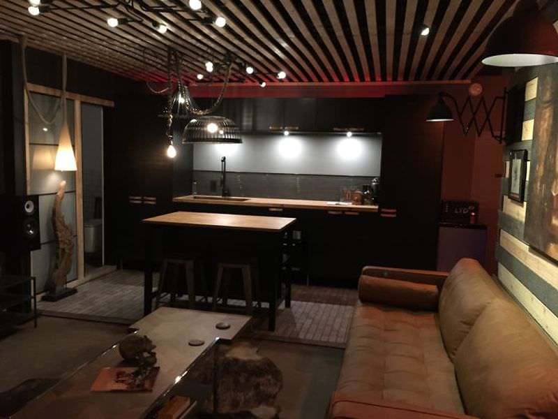 Man Builds Amazingly Fascinating Dream House Using 11 Shipping Containers