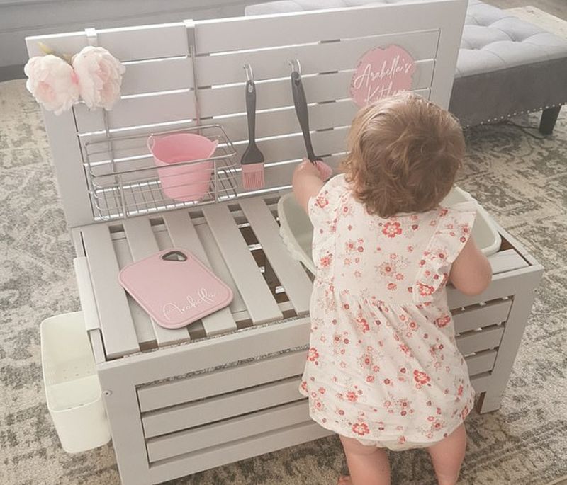 Mom Builds Kitchen from Storage Box as Christmas Present for Toddler Daughter