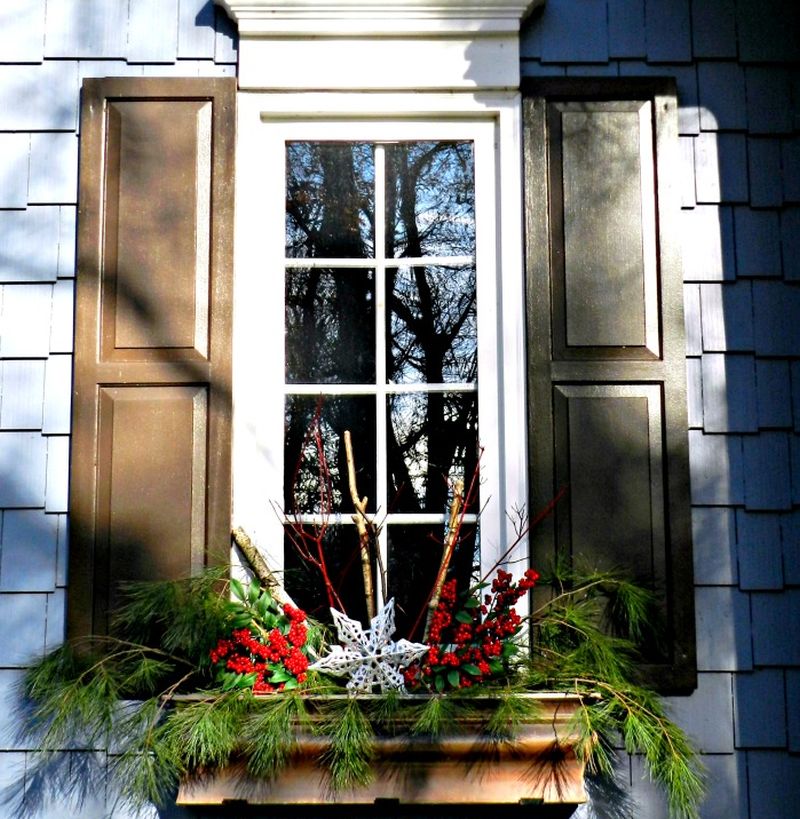 add red element to window boxes 