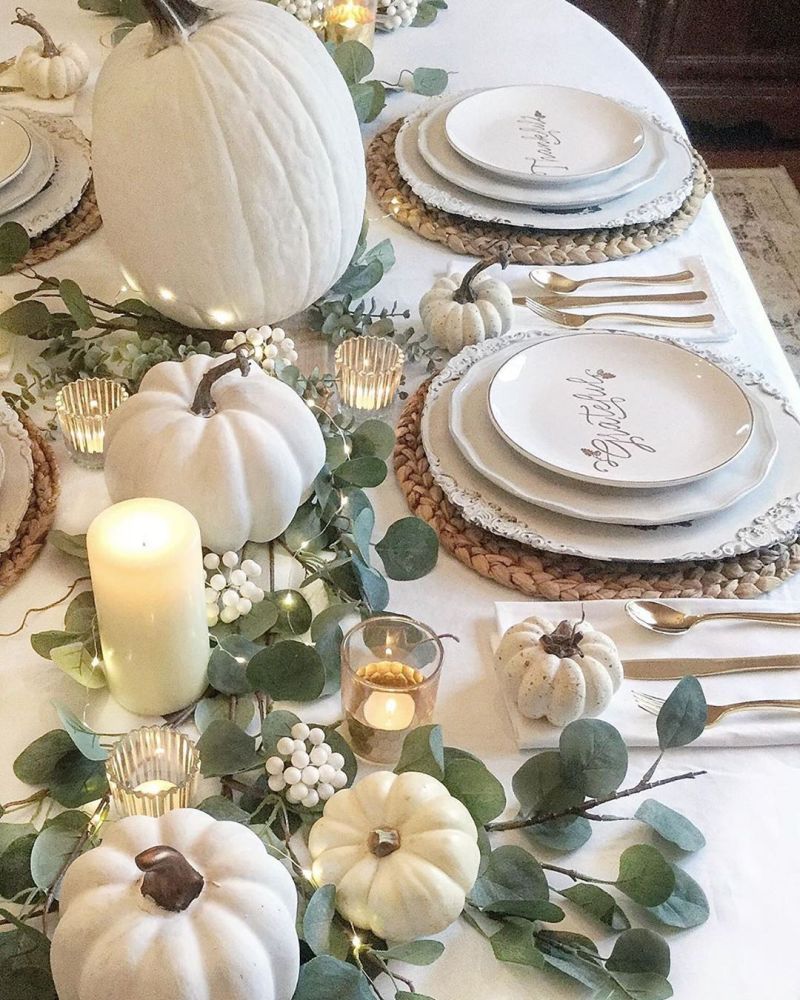 Thanksgiving Table Décor with eucalyptus leaves 