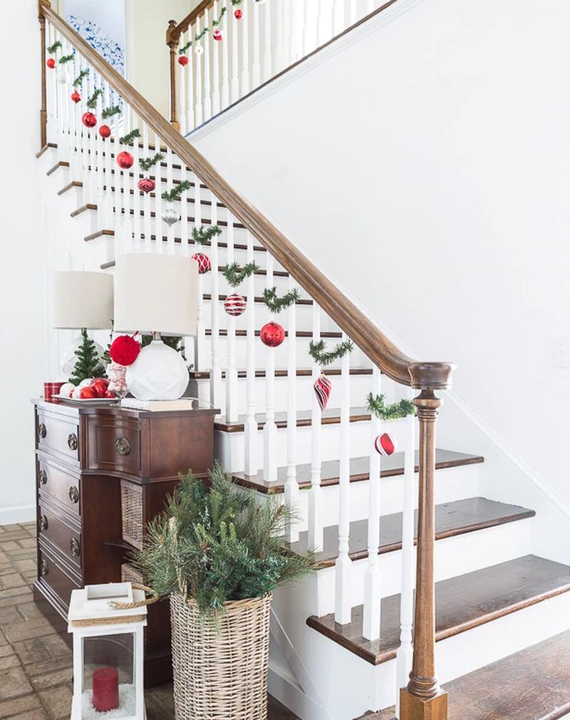 Christmas Staircase Decoration Ideas to Try Out This Holiday Season