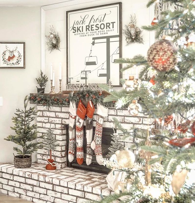 Amazing Christmas Fireplace Mantel Decoration Ideas to Try This Year