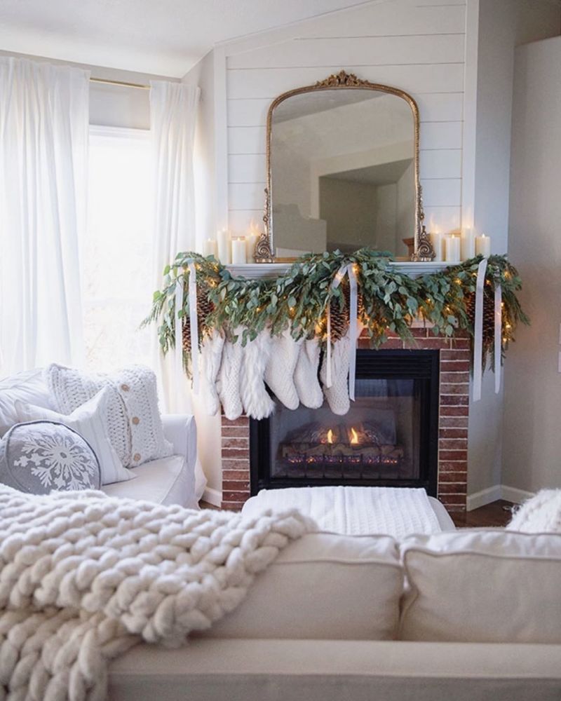 Amazing Christmas Fireplace Mantel Decoration 