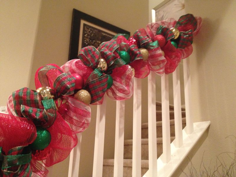 Red mesh ribbon garland staircase decoration for Christmas