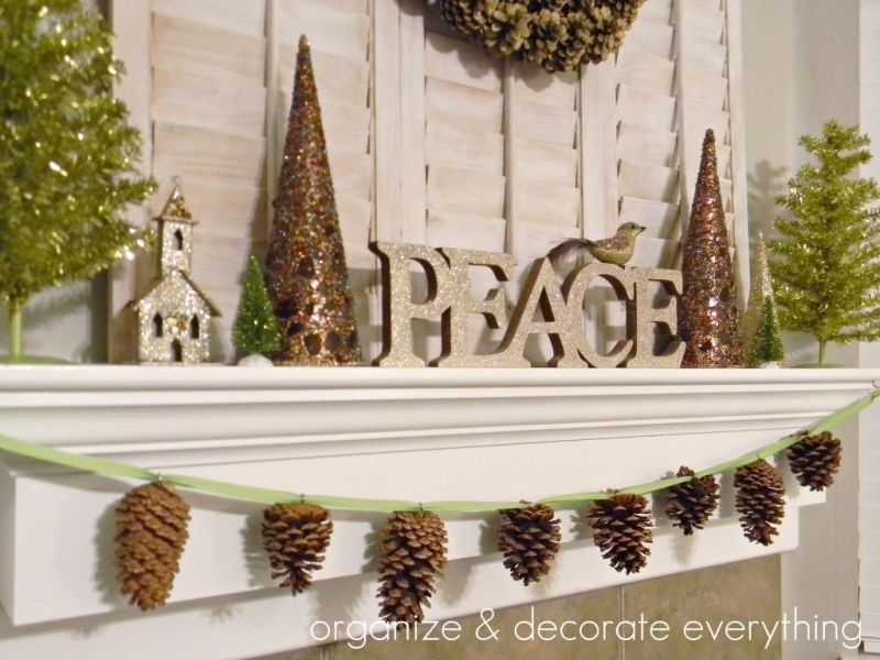 DIY Christmas Garland from Pinecones