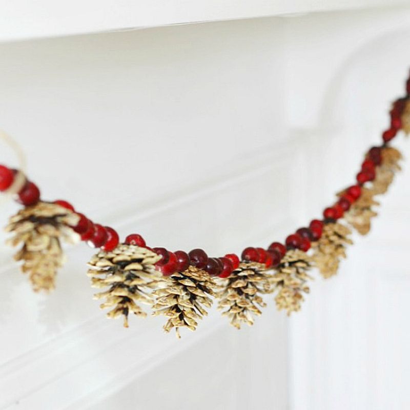Golden painted pinecone Christmas Garland 