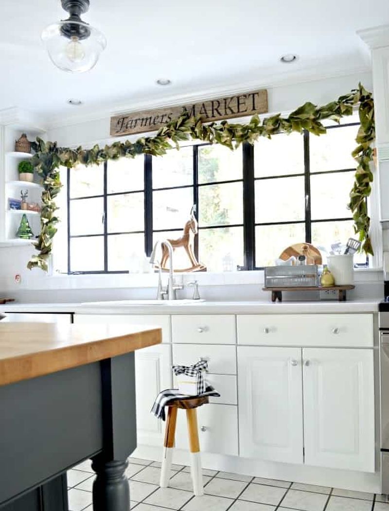 leaves into Christmas garland for kitchen 