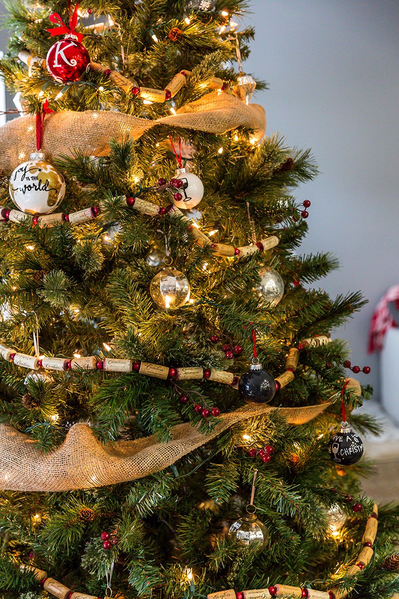 Christmas garland from wine corks