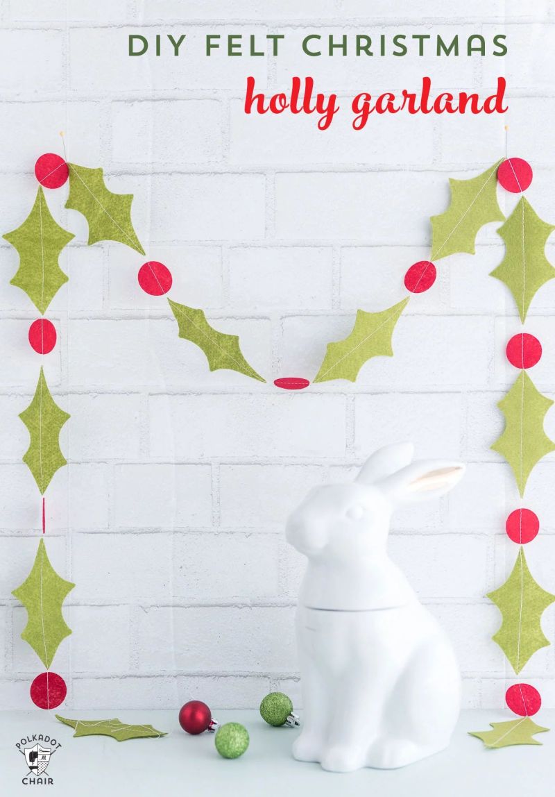 DIY Felt christmas holly garland