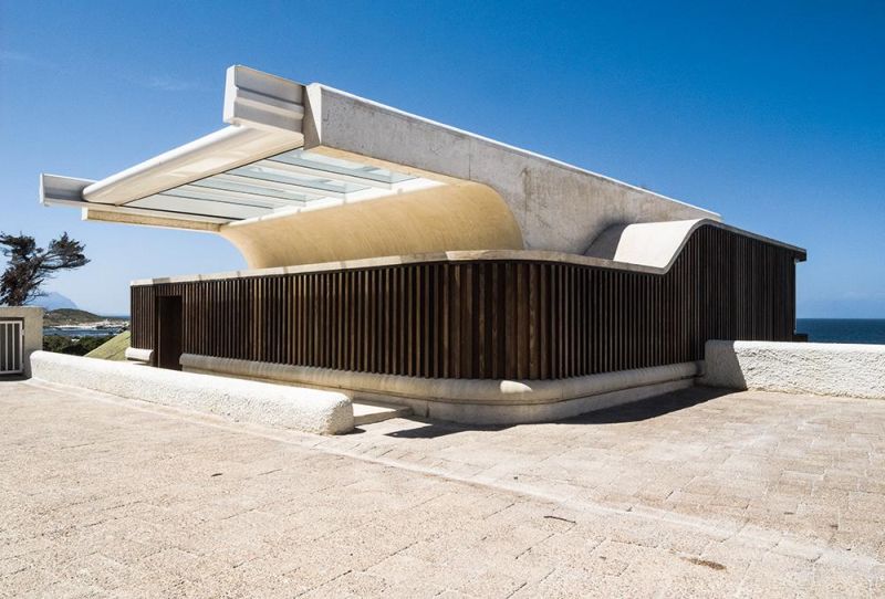 This Beach House in South Africa Features a Mechanized Glass Roof