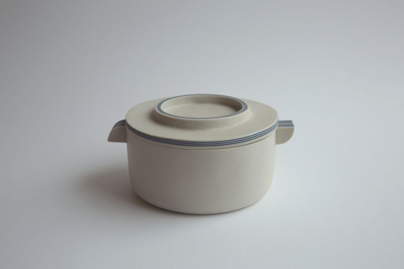 Yuting Chang Creates Unique Ceramic Tableware that Resembles Ply Board 
