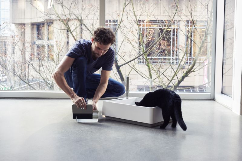 Cove by Tuft + Paw: Cat Litter Box with Integrated Scoop, Dustpan and Handbrush