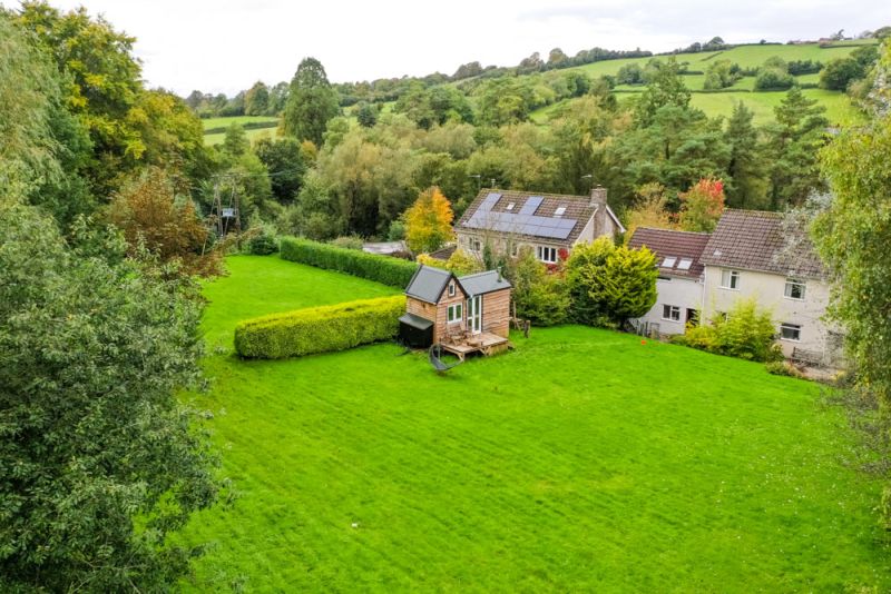 17-Years-Old British Teenager Builds English-Styled Tiny House on His Own for $8K